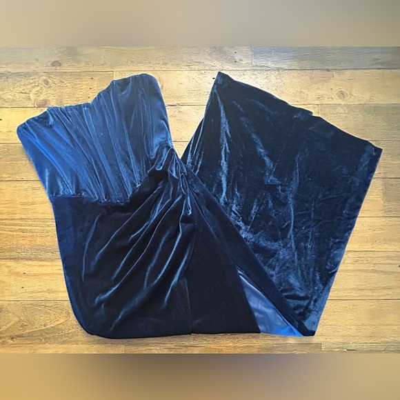 BARDOT Everlasting Velour Gown Elegant Blue Strapless Evening Dress Sz S/4 - Picture 13 of 17